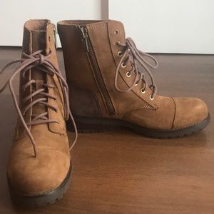 NWOT Ugg combat boots